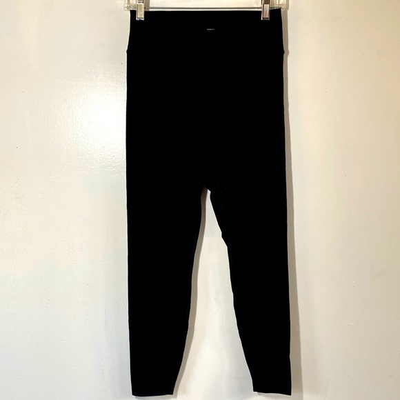 Old Navy Extra High Rose Crossover Leggings - Picture 2 of 7